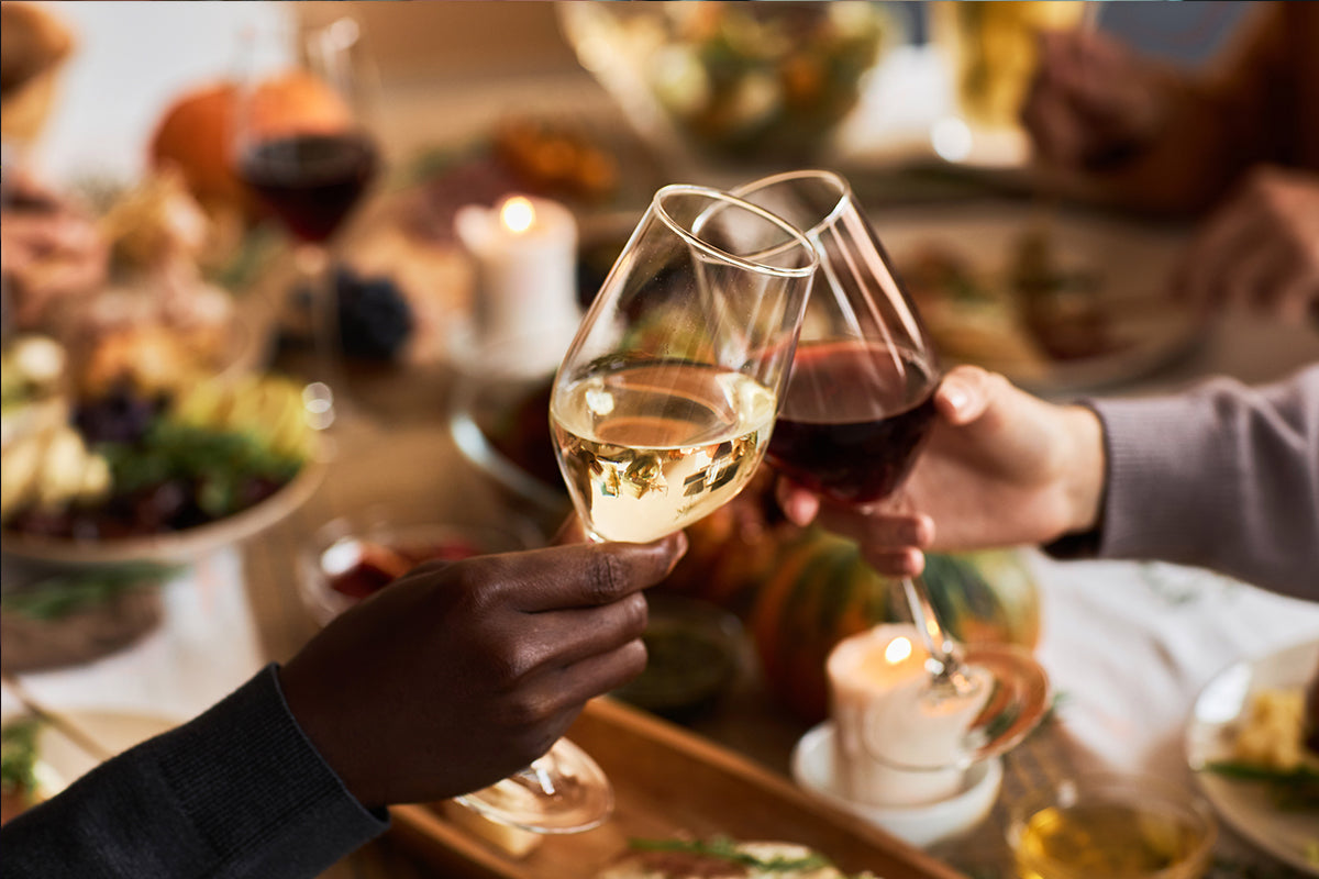 Dekantieren entmystifiziert: Verbessern Sie Ihr Weinerlebnis